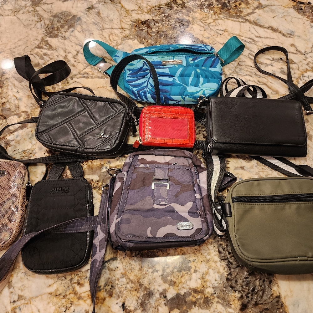 8 shoulder bags